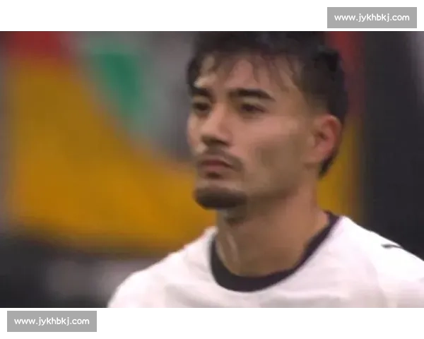 红牌 + 致歉！卡斯特罗普飞铲迪亚斯：幸好没踢重